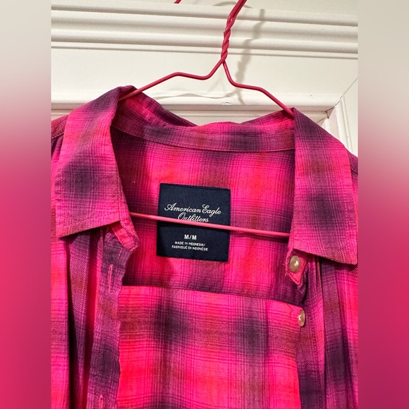 American Eagle Pink Button Up Flannel Size Medium - Picture 3 of 7